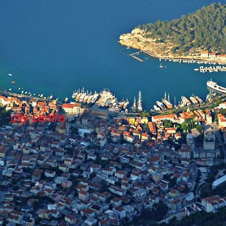 Apartment For 6 In Makarska Centar Exterior foto