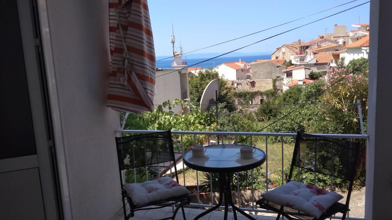 Apartment For 6 In Makarska Centar Exterior foto