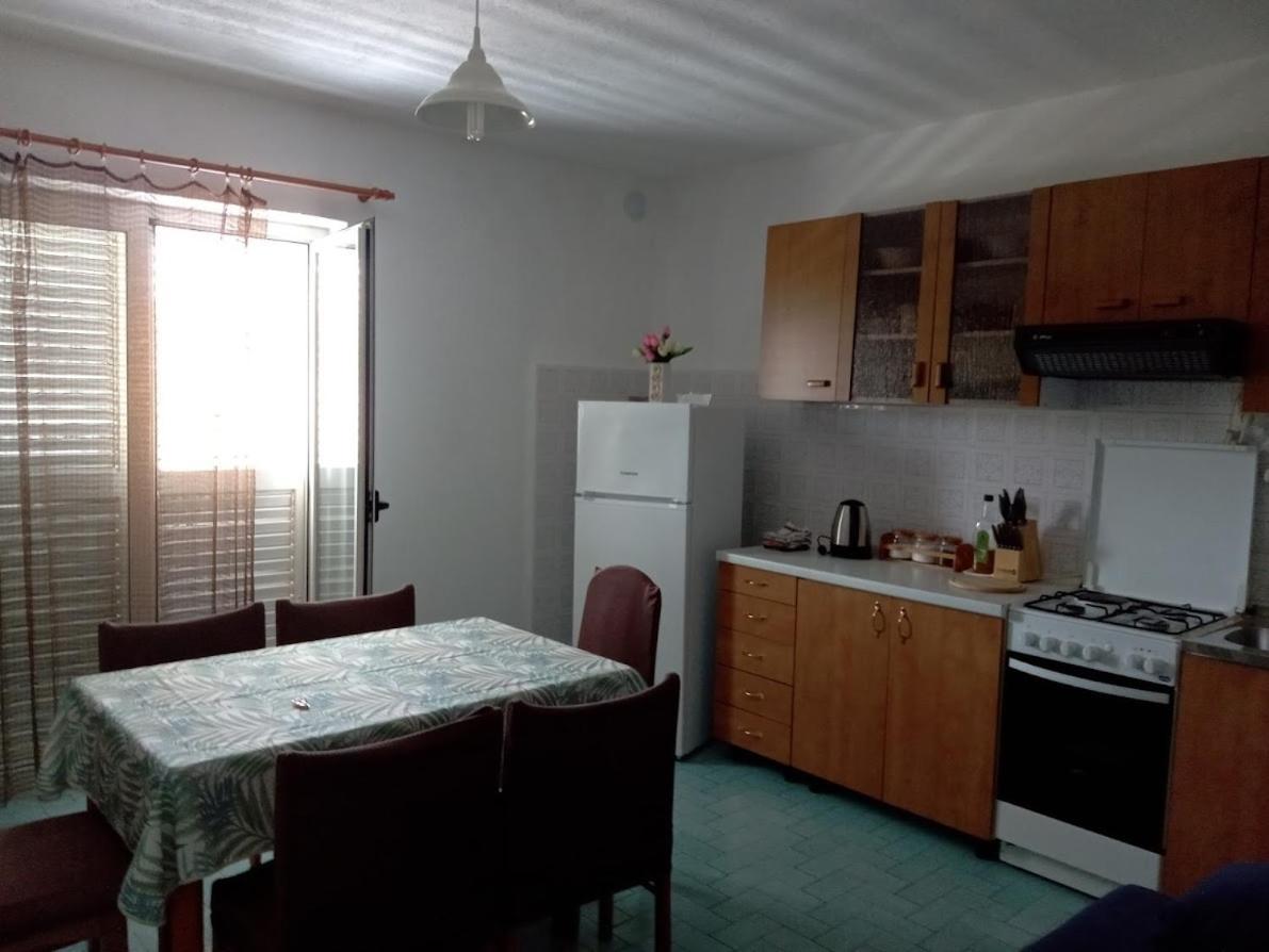 Apartment For 6 In Makarska Centar Exterior foto
