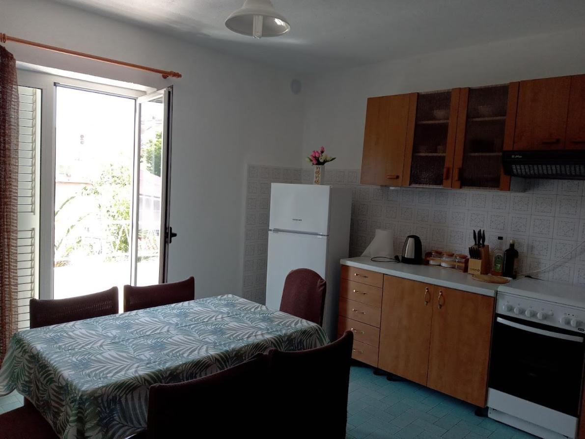 Apartment For 6 In Makarska Centar Exterior foto