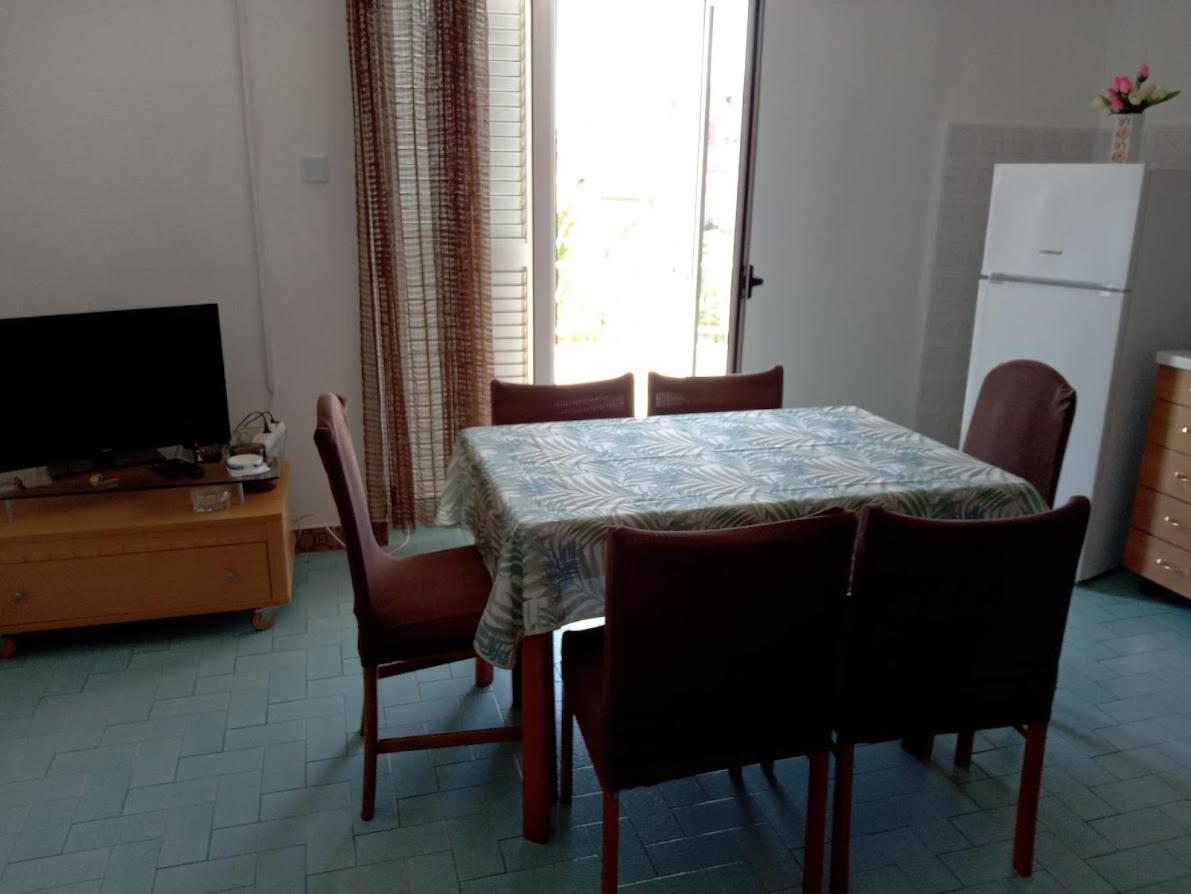 Apartment For 6 In Makarska Centar Exterior foto
