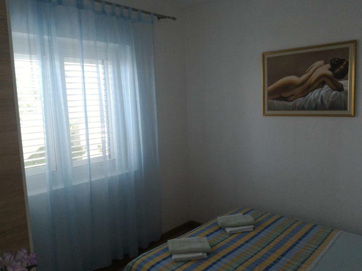 Apartment For 6 In Makarska Centar Exterior foto