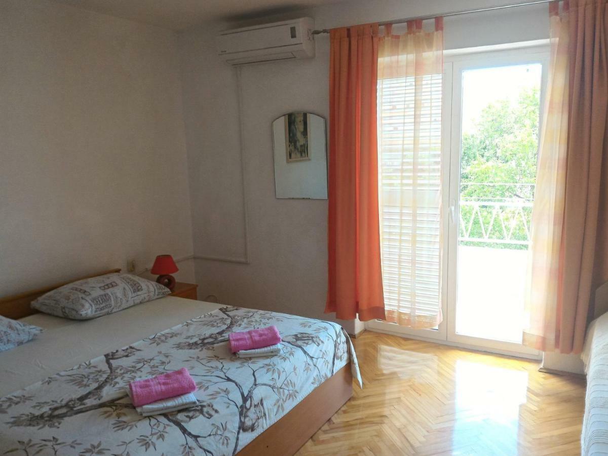Apartment For 6 In Makarska Centar Exterior foto