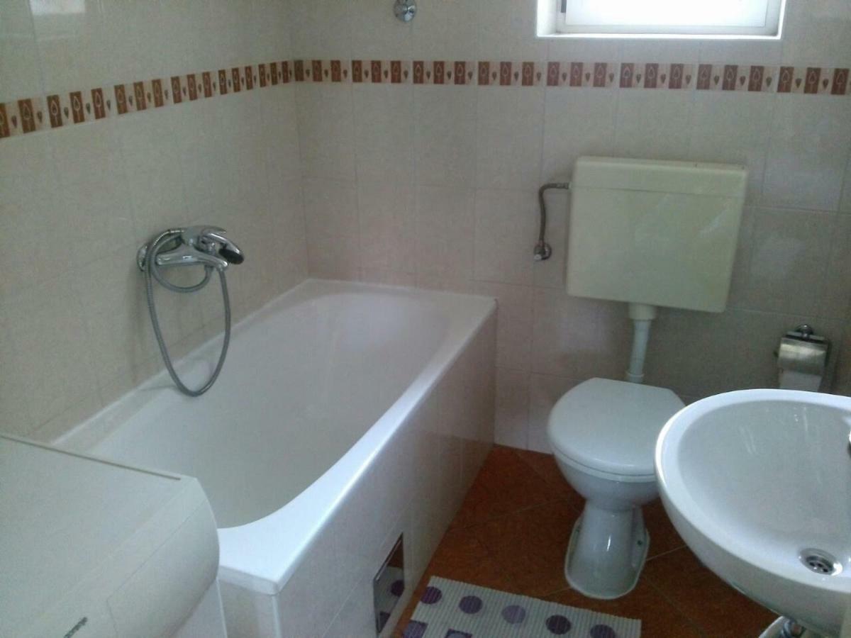 Apartment For 6 In Makarska Centar Exterior foto